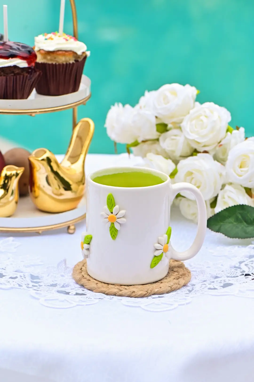 White Daisy Mug